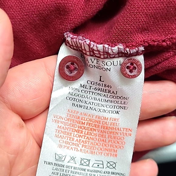 Subtle yet stylish, dark red collared shirt - Picture 3 of 3